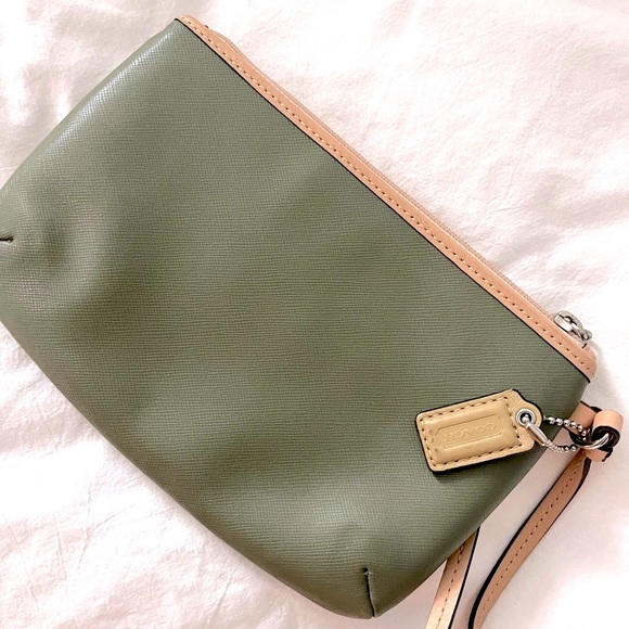 Coach wristlet - Picture 2 of 3